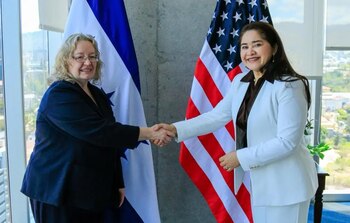 El encuentro de alto nivel entre funcionarios de Honduras y la Embajada de Estados Unidos enfatiza la importancia de la inversión extranjera como motor económico clave. (Foto: Embajada EEUU en Honduras)