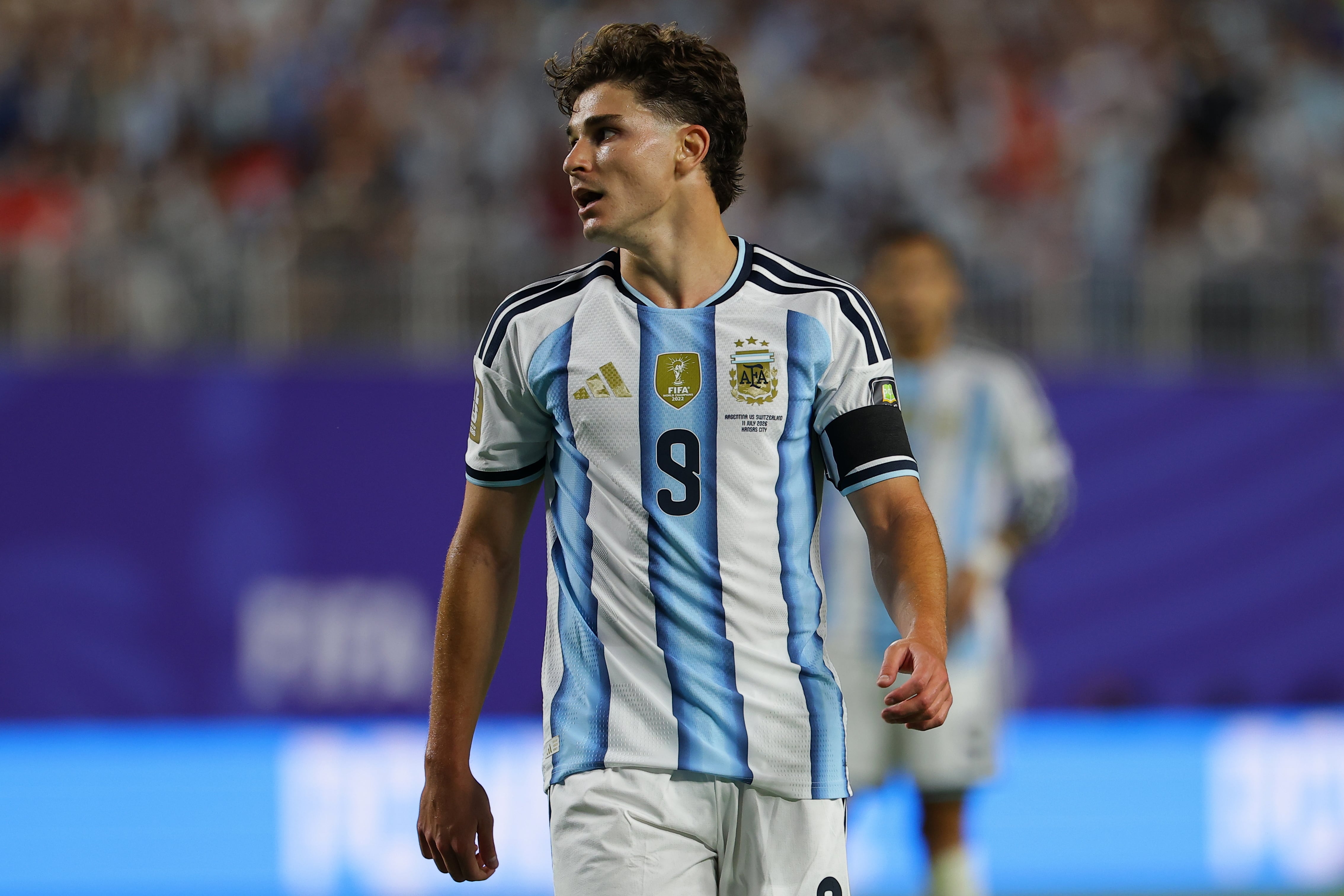 Julián Álvarez se encuentra disputando el Mundial con la selección argentina (EFE/EPA/CHRISTOPHER NEUNDORF)