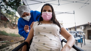 Autoridades de salud mantienen 325 mil dosis para hacerle frente a la influenza en Panamá