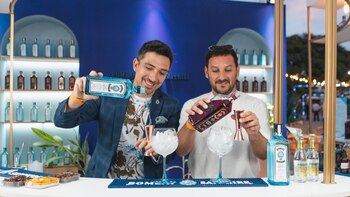 El bartender Lucas López Davalos