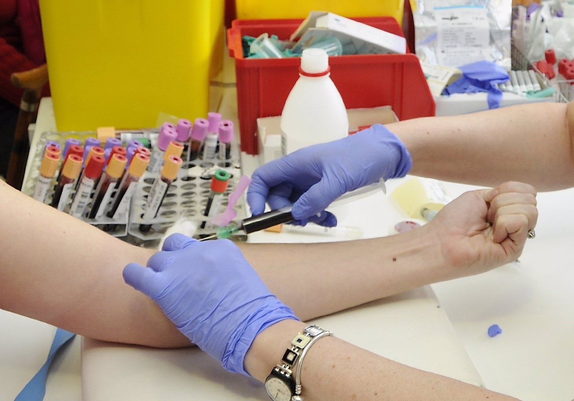 Imagen de archivo de una extracción de sangre (Europa Press)