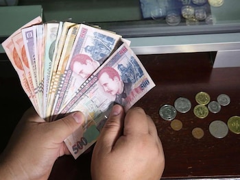 Finanzas establece que los incrementos salariales deben considerar su impacto sobre beneficios y aportaciones patronales.(FOTO: La Prensa)