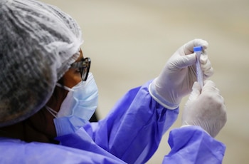 Casi 35 millones de argentinos completaron su esquema de vacunación contra el coronavirus (REUTERS/Agustín Marcarian)