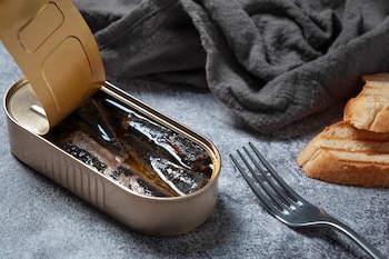 Lata de sardinas en aceite de oliva