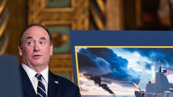 Los sueños de Trump de un acorazado llevaron a la destitución de su secretario de Marina