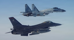 Intercepción de alto riesgo: aviones rusos se acercaron a metros de una aeronave militar británica en el mar Negro