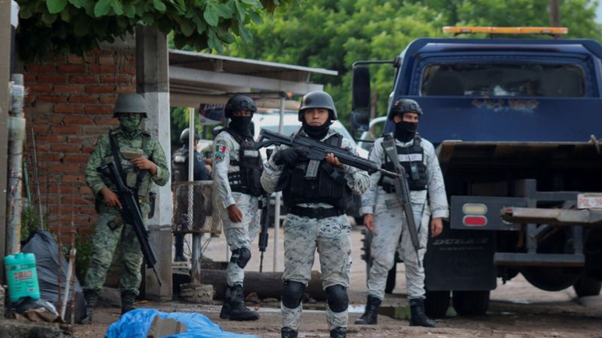 Visita de Harfuch a Sinaloa no frena violencia; fiscalía reporta 13 personas asesinadas