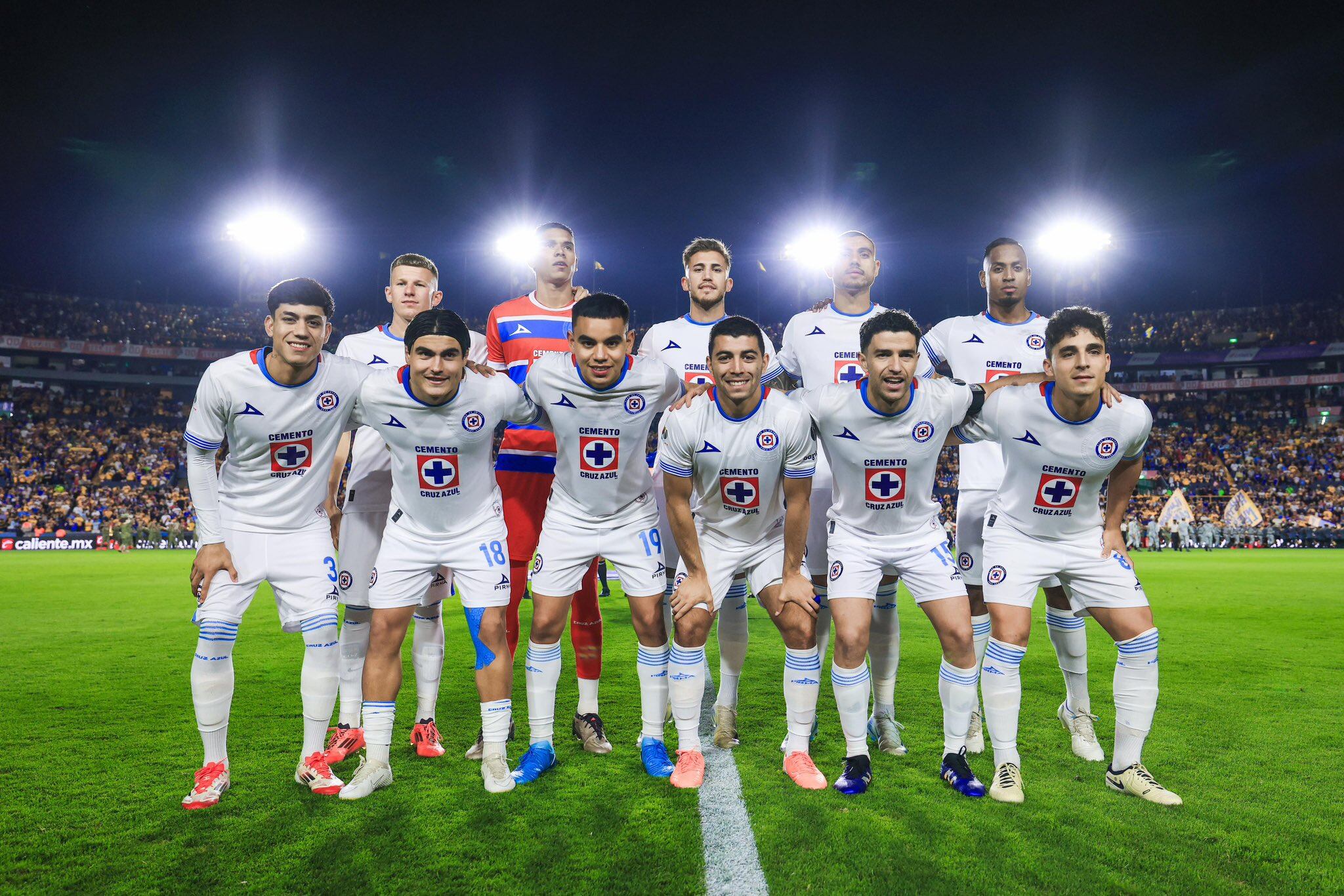 Arranca el partido entre Tigres y Cruz Azul (X@CruzAzul)