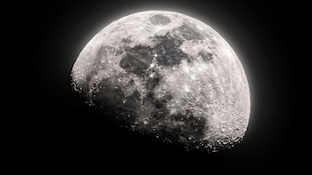 Luna Menguante de agosto 2026: cuándo verla con su resplandor gris pálido y cuál es su significado