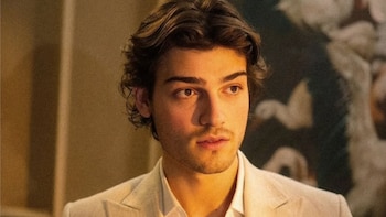 Luca Bertoldi, el hijo de Zulemita Menem, debutó como modelo: sofisticación, frescura y complicidad con Sofía Solá