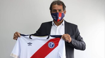 Franco Navarro firmó por Municipal