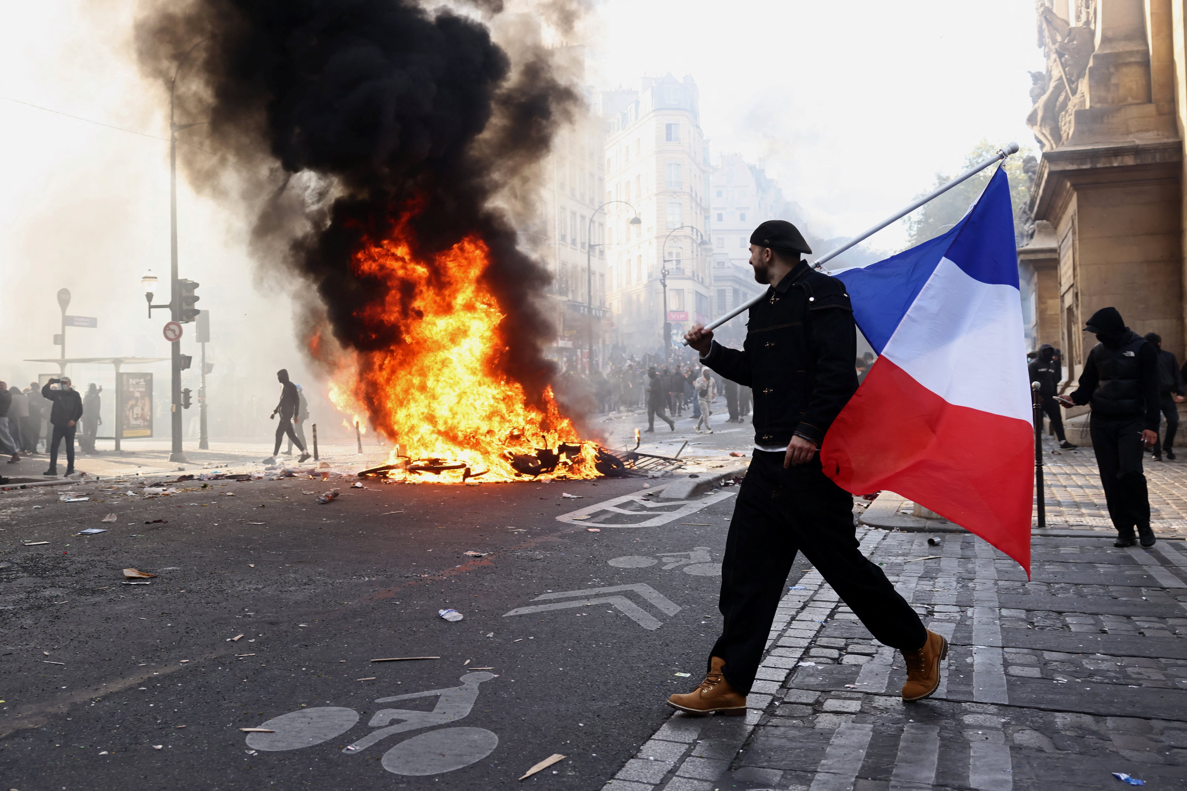 Francia desplegará 70 mil agentes ante nuevas protestas y temor a disturbios