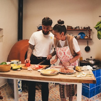 Escenas del videoclip incluyen la