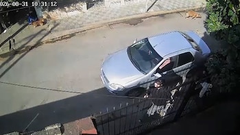 “Nos dejó destrozados”: acompañó a su abuelo a cobrar la jubilación, pidió un auto de aplicación y el chofer les robó todo
