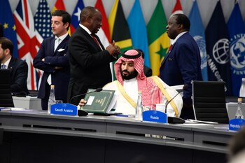 En la cumbre en Buenos Aires, a finales del 2018, el príncipe heredero Mohammed Bin Salman quedó parcialmente aislado por el reciente asesinato de Jamal Khashoggi (foto: Bloomberg/Erica Canepa)
