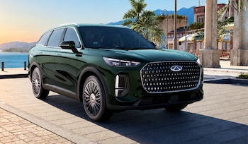 La función One Step Home localiza un espacio libre y completa el estacionamiento después del descenso de los pasajeros. (Chery)
