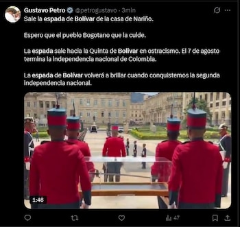 A través de su cuenta de X, el presidente Gustavo Petro aseguró que el traslado de la espada de Bolívar marca el inicio de una nueva etapa y afirmó que "volverá a brillar cuando conquistemos la segunda independencia nacional" - crédito Gustavo Petro/X