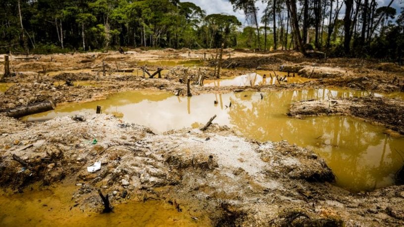 La gira convocada por la presidenta Laura Fernández busca analizar de cerca la problemática de extracción de oro que se da en la zona norte del país centroamericano. Fuente: Universidad de Costa Rica