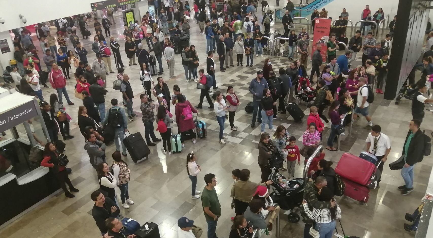 Si sufres de algún retraso o cancelación de tu vuelo, las aerolíneas deben compensarte (Cuartoscuro)