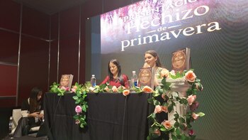 Presetacion de "Hechizos de primevera" en la Feria Internacional del Libro de Buenos Aires- (Gentileza de la autora)
