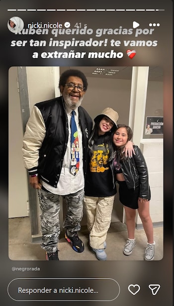 Captura de pantalla de una historia de Instagram de Nicki Nicole posando en una foto junto a Rubén Rada y una niña