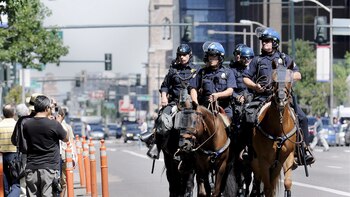 Otra ciudad de EE.UU. cancela los programas de ayuda a nuevos inmigrantes por falta de fondos