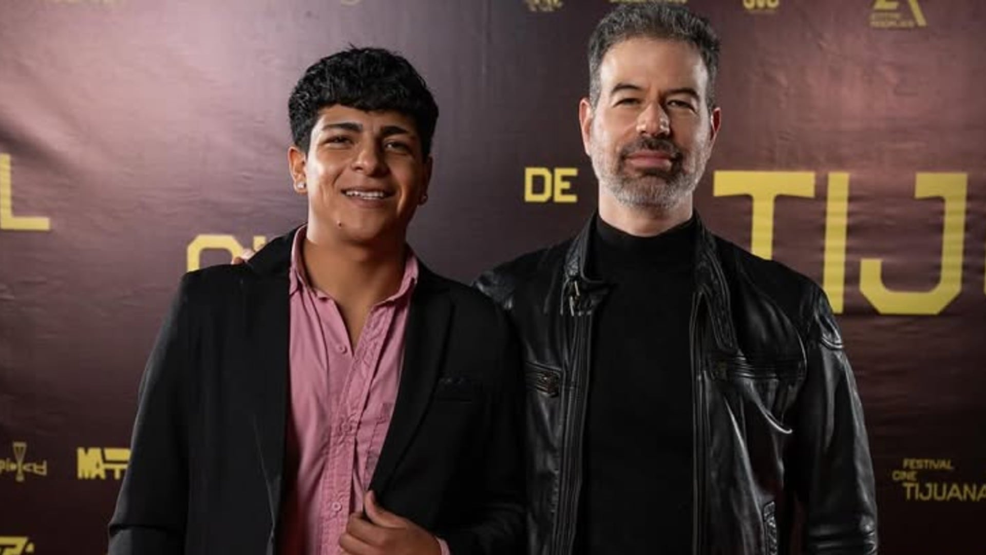 Osvaldo Sánchez y David Pablos, actor y director de En el Camino. (Instagram)