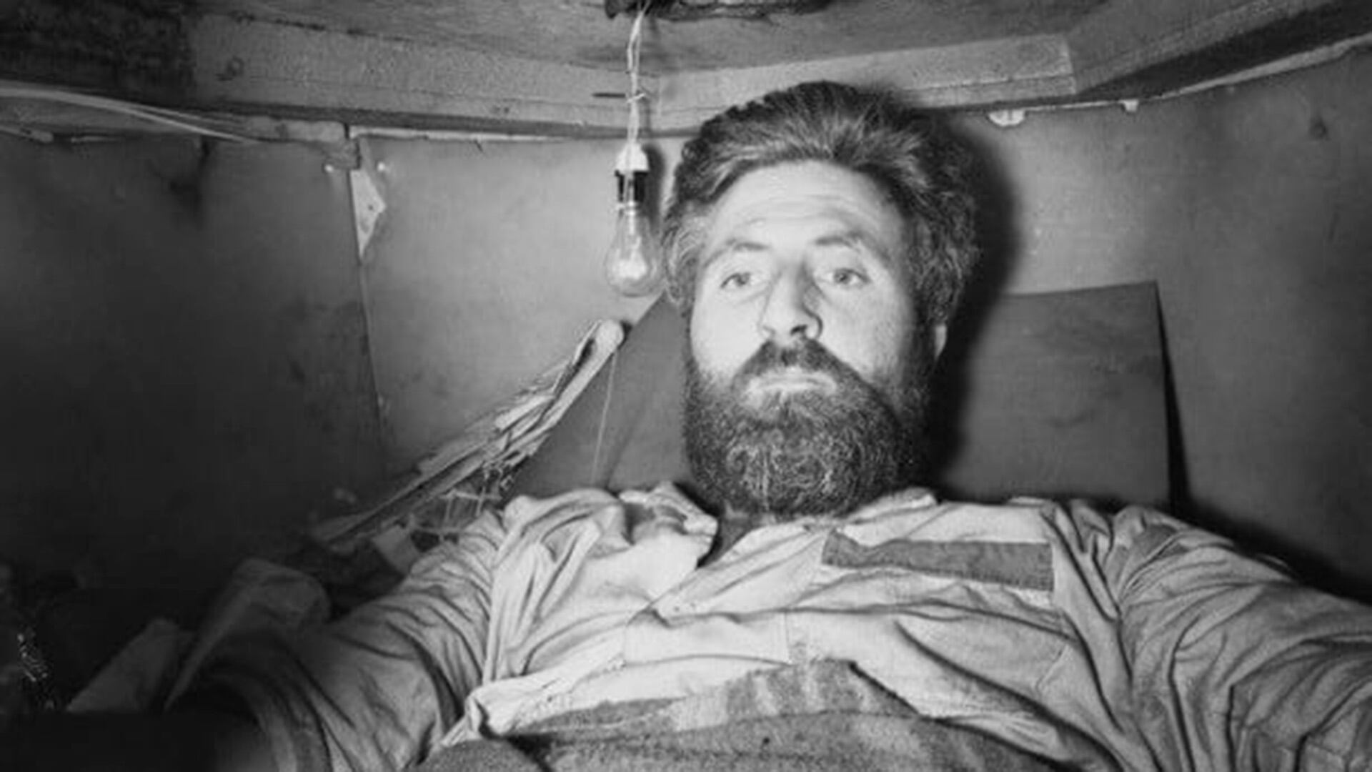 Así vivía Michael Meaney bajo tierra en el ataúd con sólo una bombita