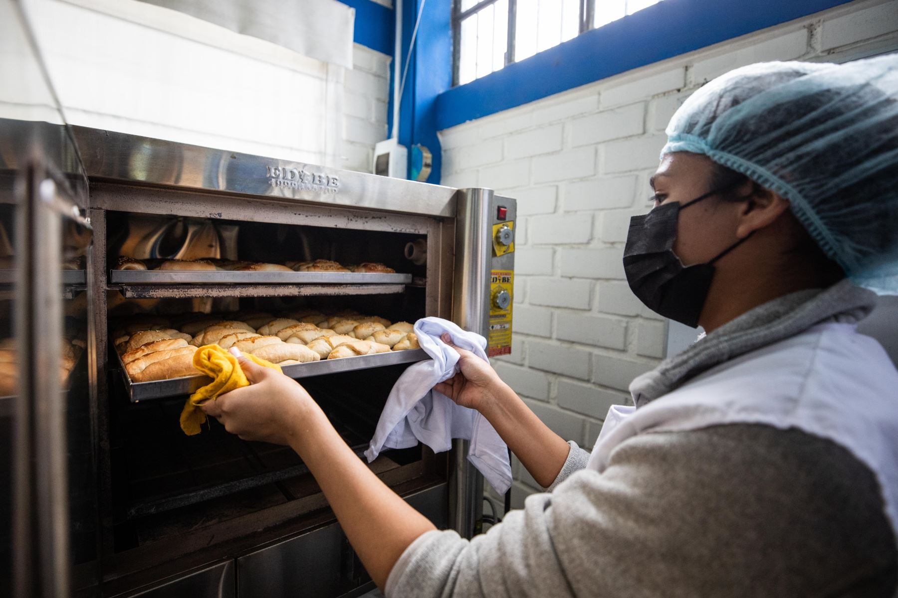 Según el relevamiento de CIPAN, en los últimos 18 meses cerraron 1.700 panaderías en todo el país (Andina)