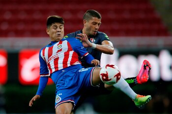 Eduardo López (i) de Chivas