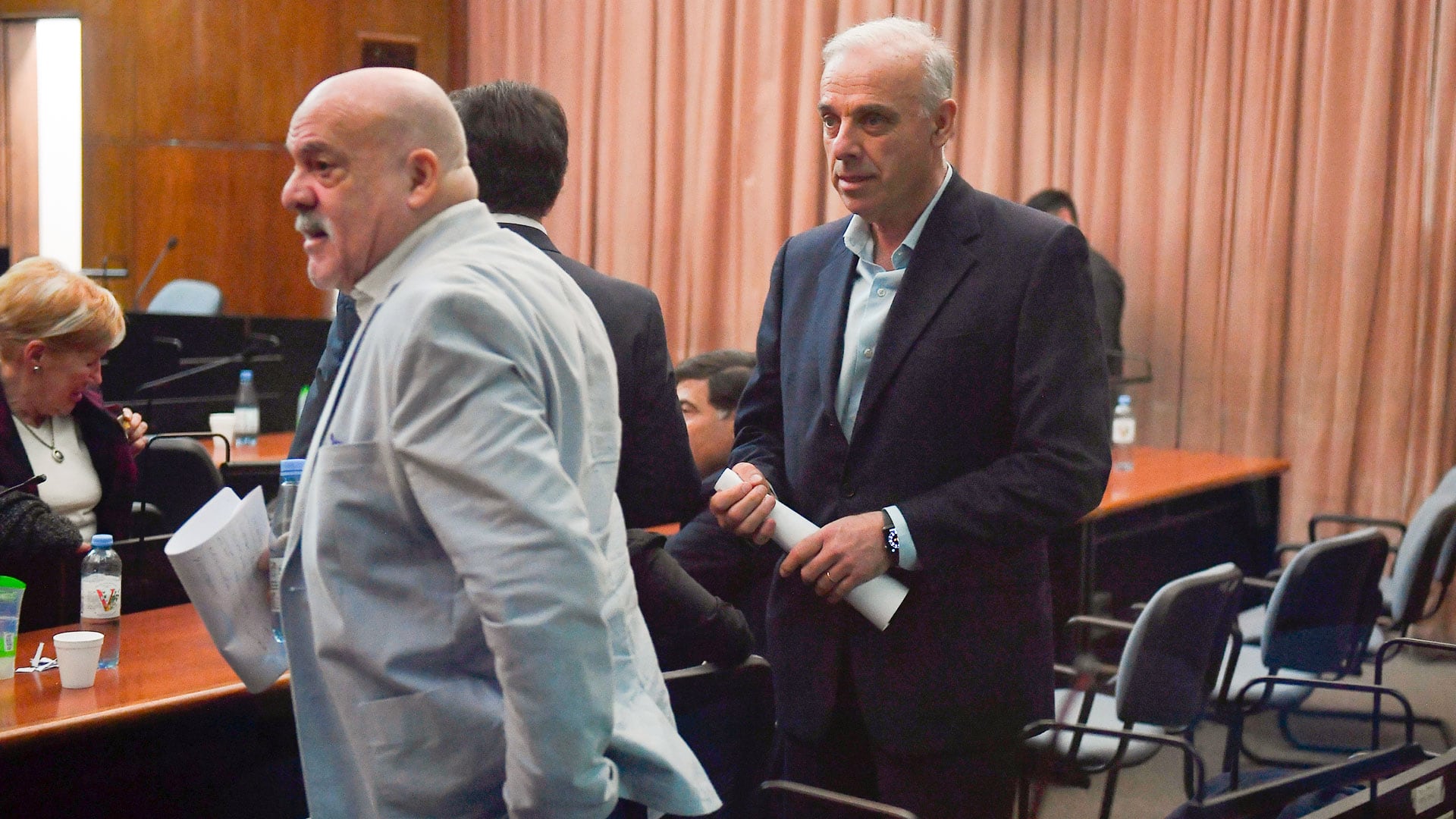 Claudio Uberti (der.), extitular del Órgano de Control de Concesiones Viales (OCCOVI), en los tribunales de Comodoro Py (Foto: Maximiliano Luna)