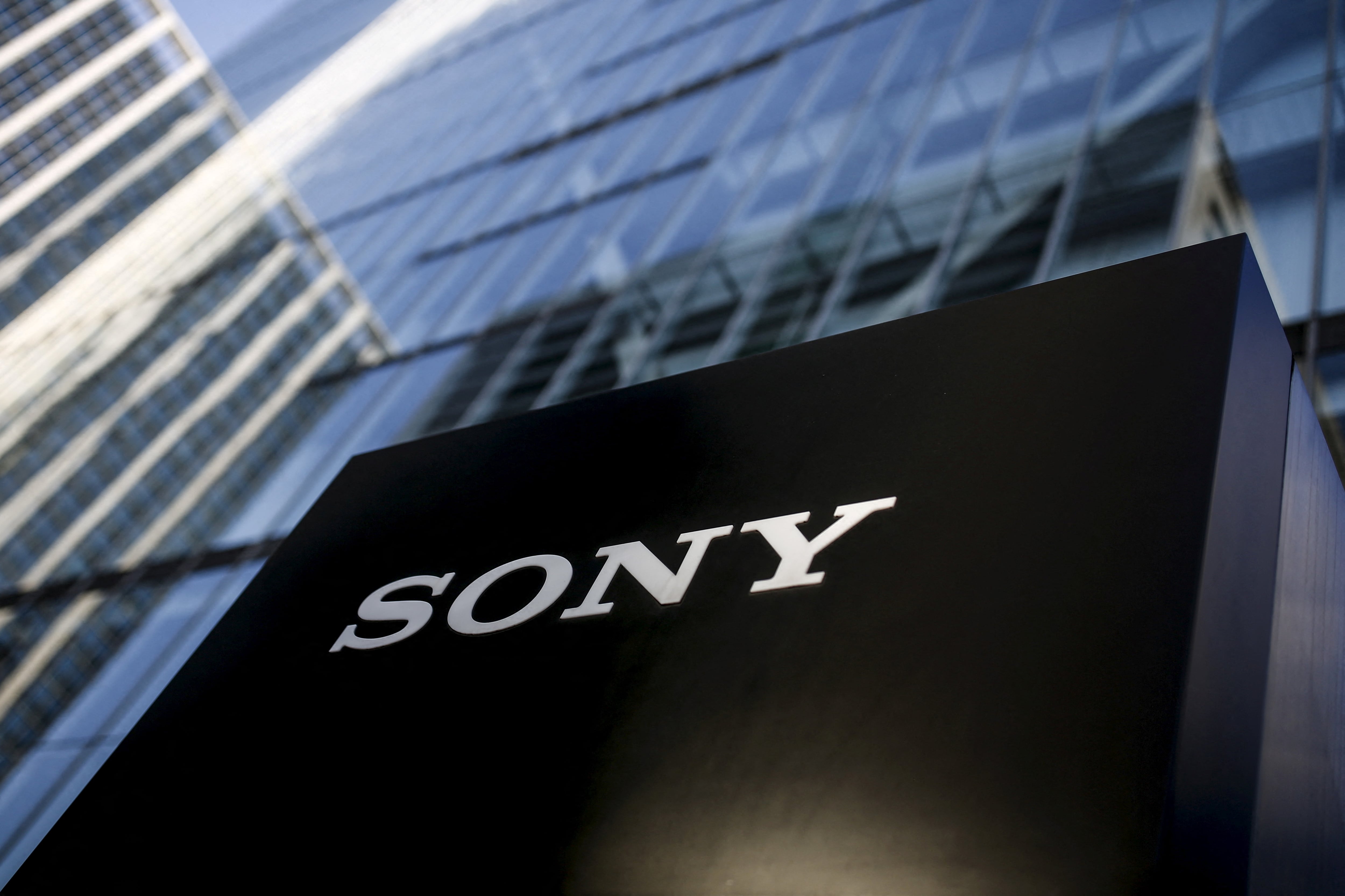Cuando Sony confirmó la suspensión, ya había iniciado el proceso de reemplazo. Un locutor interino regrabó todos los segmentos de Thornton para la temporada que arranca el 14 de septiembre (REUTERS/Thomas Peter/File Photo)