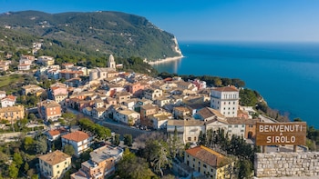Sirolo, el pueblo medieval de Italia con playas vírgenes sobre el Adriático