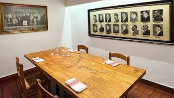 Interior de Bodegón Alejandro (Redes