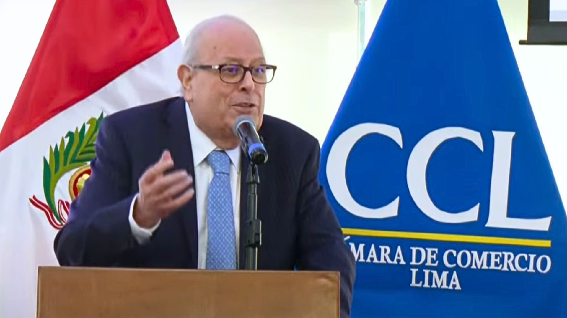 El presidente del Banco Central de Reserva del Perú, Julio Velarde, compartió reflexiones a poco de cumplir 20 años frente a la entidad pública más respetada del país. - Crédito Captura del CCL