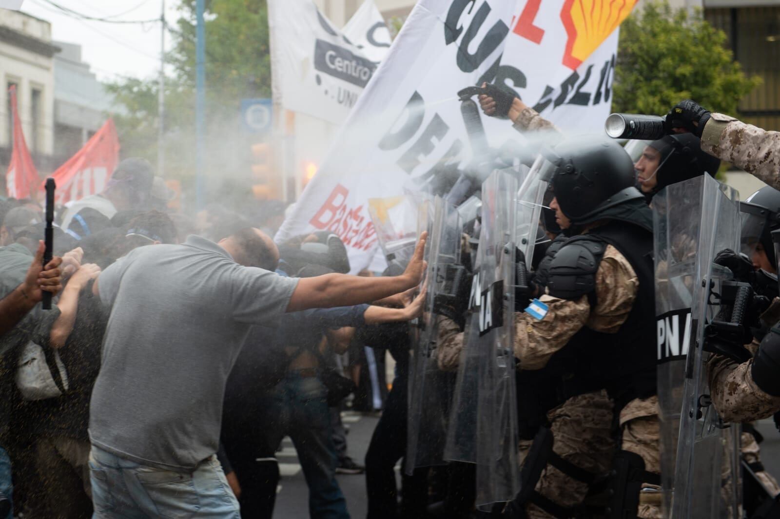 Tensión en el Puente Pueyrredón y en la Panamericana por dos protestas de gremialistas