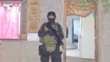 Atraparon a dos hombres que