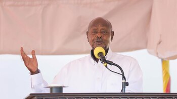 El presidente de Uganda gana