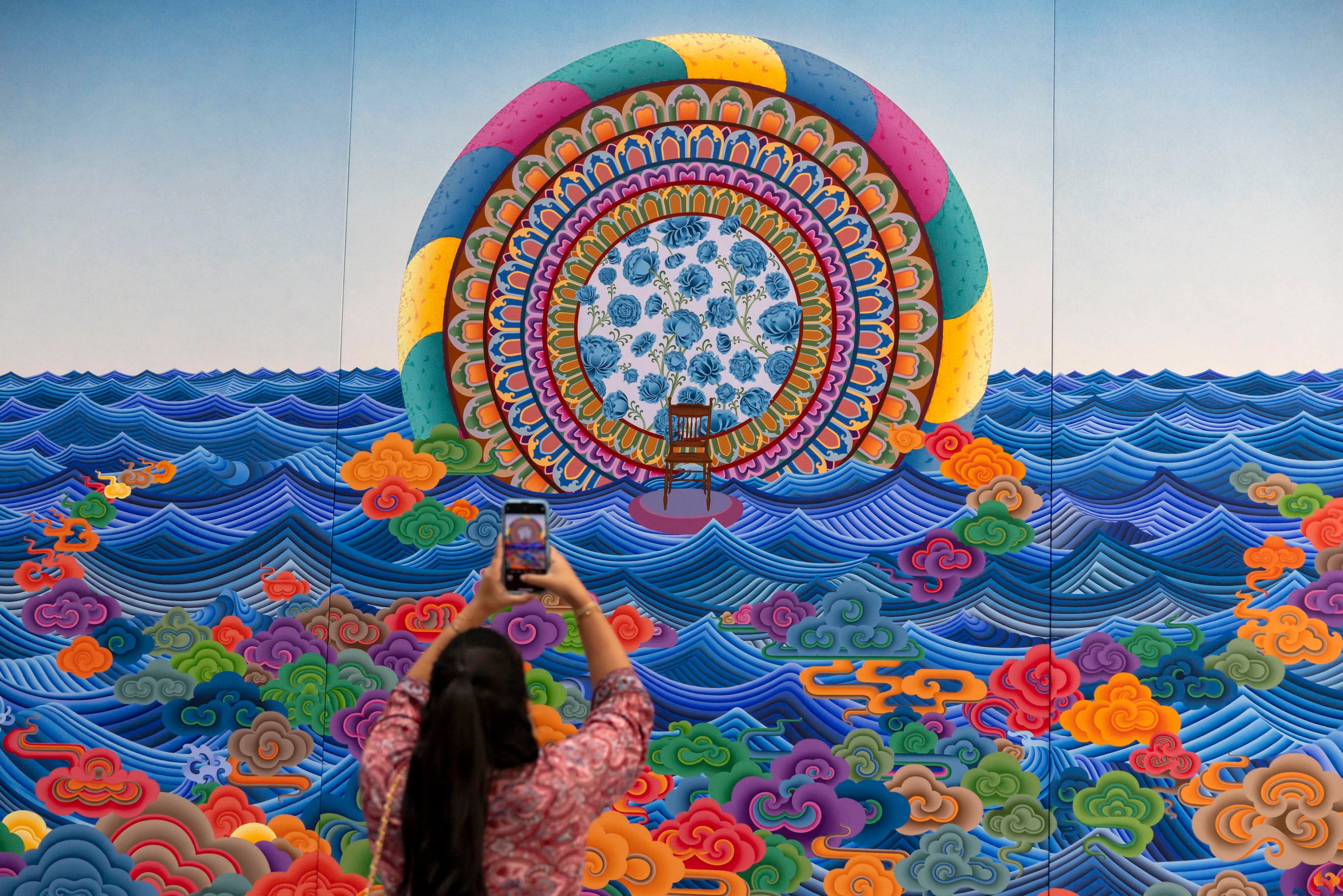 La mejora de la seguridad en museos incluye la instalación de nuevas cámaras, refuerzos arquitectónicos y controles de acceso más estrictos (Foto: EFE/Sarah Yenesel)