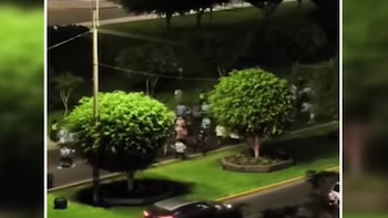 Hinchas provocan disturbios en el Callao tras el partido de Sporting Cristal. Foto: captura TV Perú