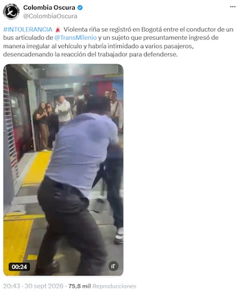 Conductor de TransMilenio se enfrentó con un hombre que habría ingresado de manera irregular al vehículo - crédito @ColombiaOscura/X