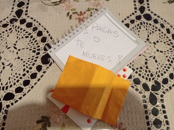 Extorsionadores amedrantan contra familia en