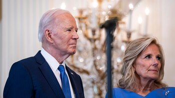 Joe Biden y su esposa,