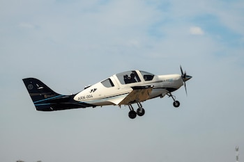 El avión ya cumplió exitosamente