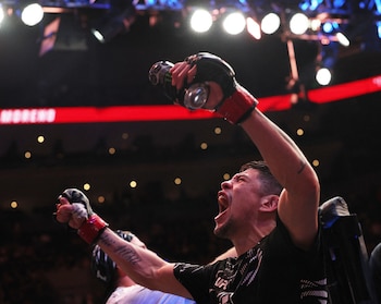 Las tarjetas del combate de Brandon Moreno quedan 30-27, 30-27 y 29-28, y el tijuanense fijó su récord en 24-10-2. REUTERS/Henry Romero