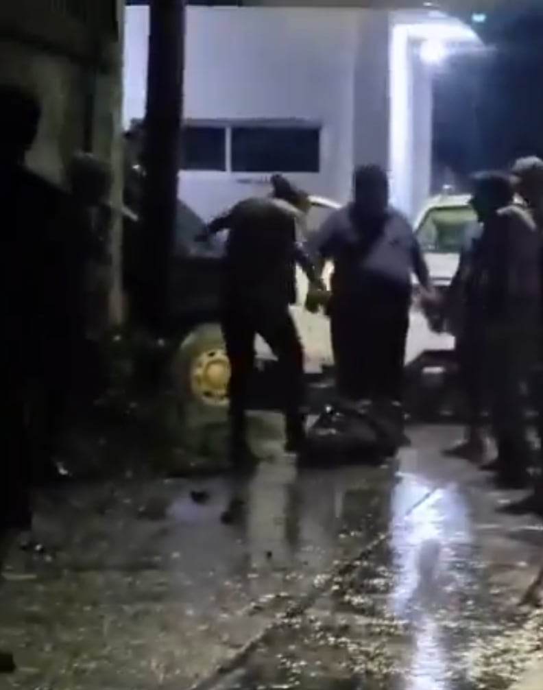 Habitantes de Ostuacán lincharon a uno de los dos hombres señalados por el doble feminicidio; el segundo sospechoso sobrevivió y fue trasladado a un penal. (Captura de pantalla X)