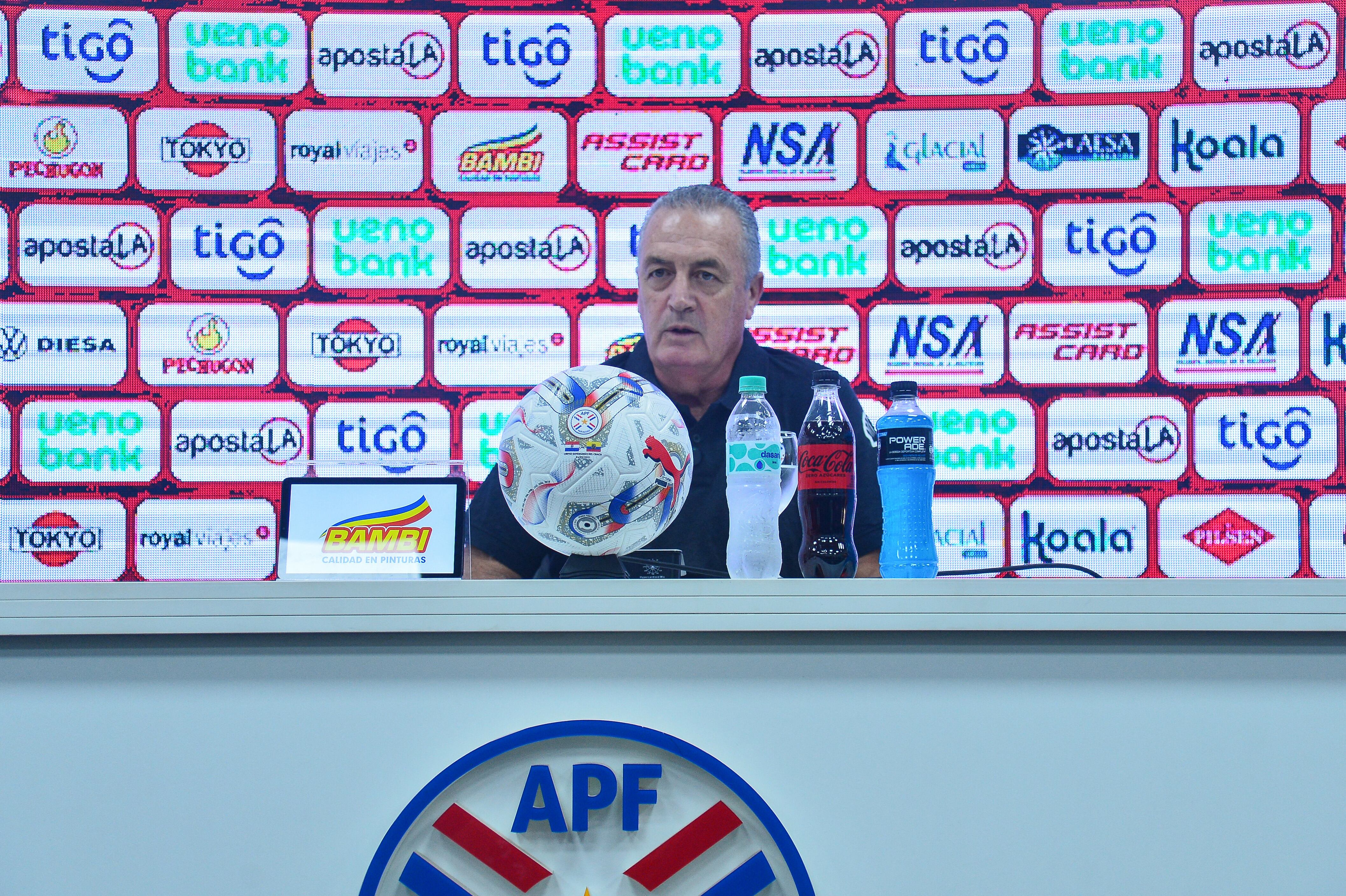 El entrenador argentino se emocionó al hablar de Paraguay luego de clasificar al representativo nacional de ese país al Mundial del 2026. Crédito: DANIEL DUARTE / AFP