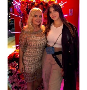 Nora Colosimo junto a su