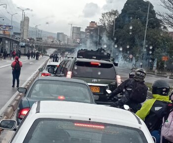 Enfrentamientos sobre la carrera 30 con calle 45 - crédito @NicolsTC13173/X