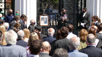 Mientras un cura pronunciaba las